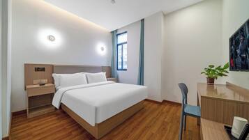 Comfort Double Room, 1 Queen Bed, Non Smoking | Free WiFi, bed sheets