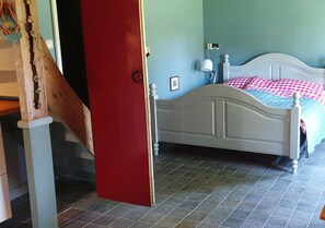 1 bedroom, in-room safe, free WiFi, bed sheets