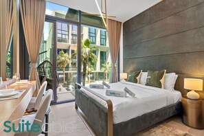 1 chambre, bureau, fer et planche à repasser, lit parapluie