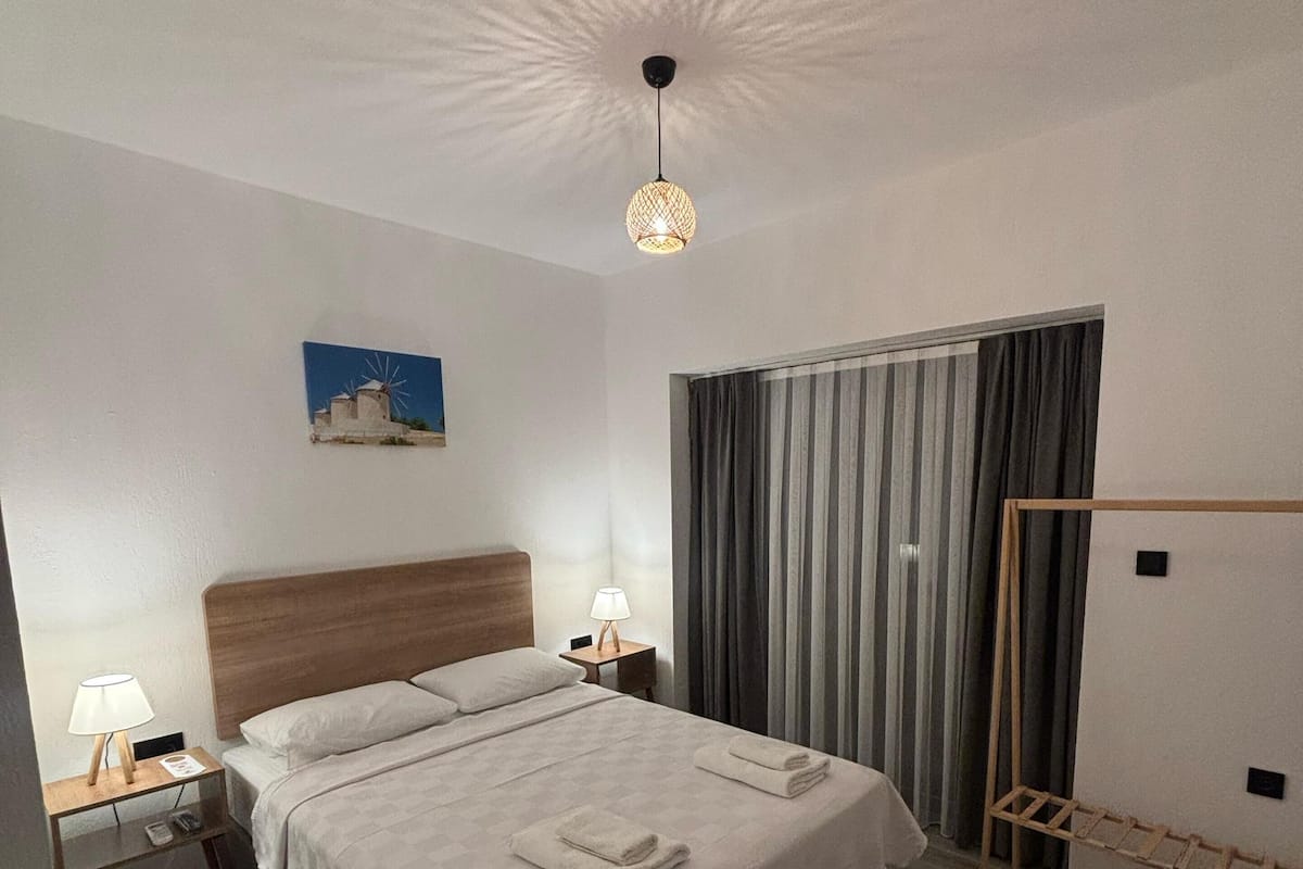 Kahden hengen deluxe-huone, näköala puutarhaan | 1 makuuhuone, ilmaiset minibaarituotteet, yksilöllisesti sisustettu