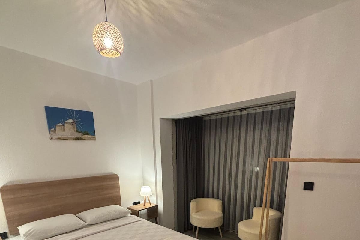 Kahden hengen deluxe-huone, näköala puutarhaan | 1 makuuhuone, ilmaiset minibaarituotteet, yksilöllisesti sisustettu