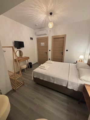 Kahden hengen deluxe-huone, näköala puutarhaan | 1 makuuhuone, ilmaiset minibaarituotteet, yksilöllisesti sisustettu