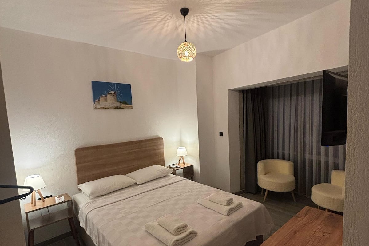 Kahden hengen deluxe-huone, kaupunkinäköala | 1 makuuhuone, ilmaiset minibaarituotteet, yksilöllisesti sisustettu