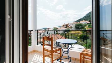 Classic Room, Pool View | Balcony