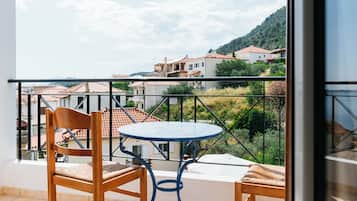 Superior Studio, Pool View | Balcony