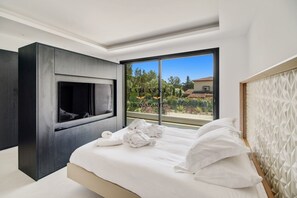 5 habitaciones, tabla de planchar con plancha, wifi y ropa de cama