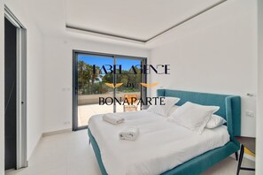 5 quartos, ferros/tábuas de passar roupa, Wi-Fi, roupa de cama