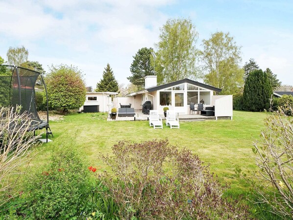 Property grounds - 4 Star Holiday Home in Dronningmolle (Dronningmolle)