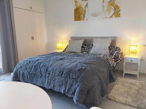 Iron/ironing board, travel crib, free WiFi, bed sheets