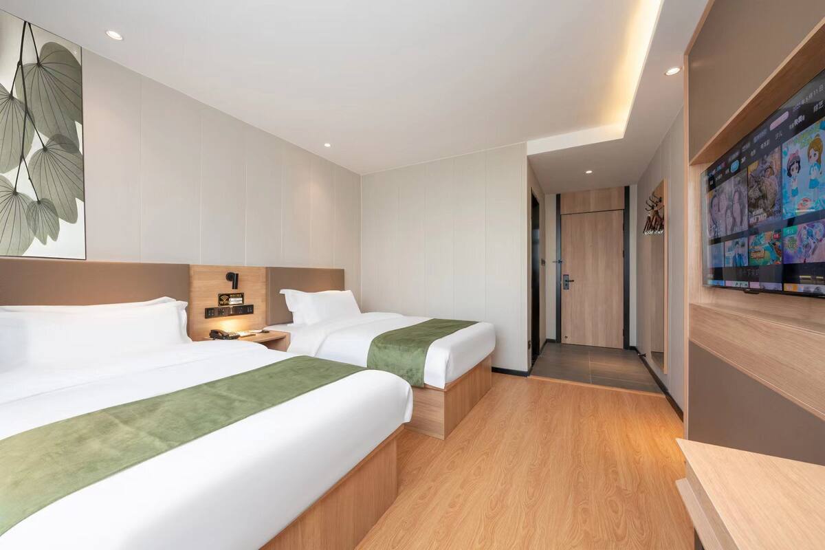 Basic Twin Room | Laptop workspace, blackout curtains, iron/ironing board, free WiFi