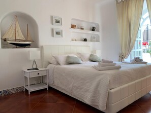 2 bedrooms, desk, iron/ironing board, travel crib