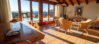 The chalet is located 600m from the departure of the Barboleuse gondolas linking the Gryon Villars L