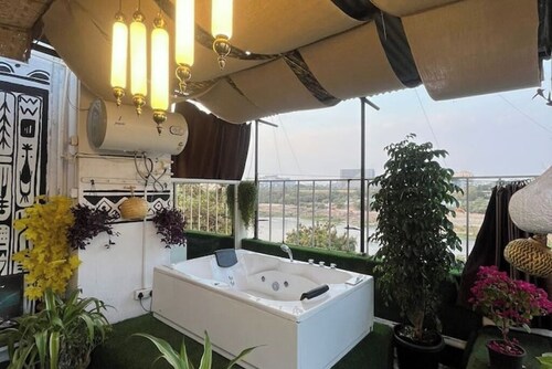 3Bhk Jacuzzi nest with Reverside