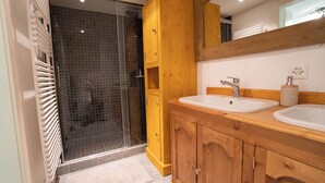 Bathroom - Charming apartment located in Les Arsets approx. 1 km from the start of the Fracherets ski lift link (Gryon)