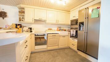 Micro-ondes, four, plaque de cuisson, lave-vaisselle