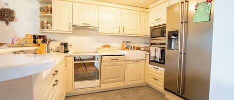 Mikrowelle, Ofen, Herdplatte, Geschirrspüler