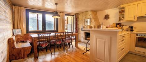 Mikroaaltouuni, uuni, liesi, astianpesukone