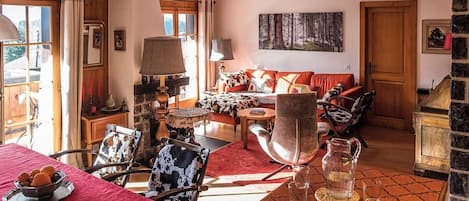 Télévision, cheminée