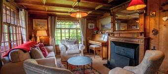 This beautiful chalet built in 1872 is located in the heart of the pretty village of Gryon. Gryon tr