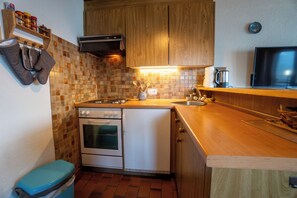 Mikrowelle, Ofen, Herdplatte, Geschirrspüler