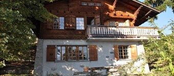 The chalet is located 200 m. from the Barboleuse gondolas linking the Villars-Gryon-Les Diablerets s