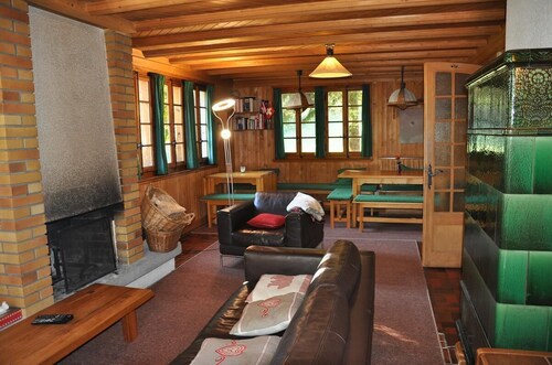 The chalet is located 200 m. from the Barboleuse gondolas linking the Villars-Gryon-Les Diablerets s