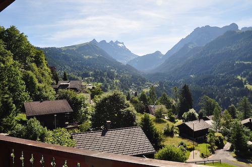 The apartment is located opposite the Bois-Gentil train stop and about 1 km from the departure of th