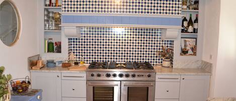 Micro-ondes, four, plaque de cuisson, lave-vaisselle