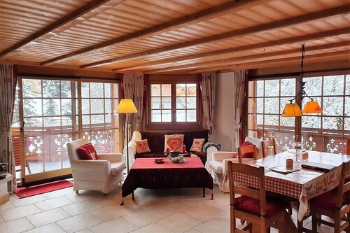 The Haut Closel apartment is located 800 m from the Barboleuse gondolas which take you to the Gryon