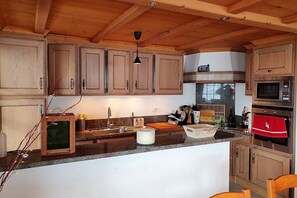 Mikrowelle, Ofen, Herdplatte, Geschirrspüler