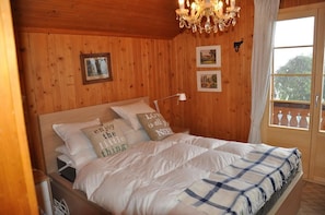 3 bedrooms, internet, bed sheets