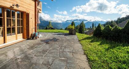 Das Chalet befindet sich in Chesières, in der Nähe von Villars, 1,5 km von der Talstation der Gondel