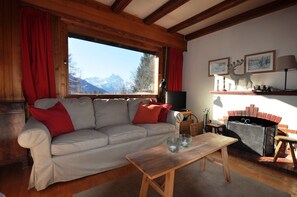 TV, fireplace - The chalet is located 150m from the start of the Barboleuse gondola, linking the Villars-Gryon-Les D (Gryon)