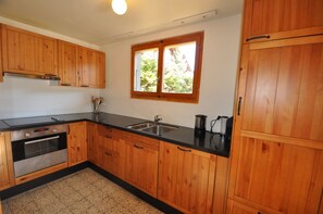 Micro-ondes, four, plaque de cuisson, lave-vaisselle
