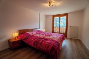 1 bedroom, internet, bed sheets