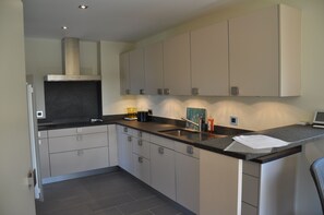 Micro-ondes, four, plaque de cuisson, lave-vaisselle