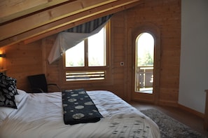 4 habitaciones, tabla de planchar con plancha, internet y ropa de cama 