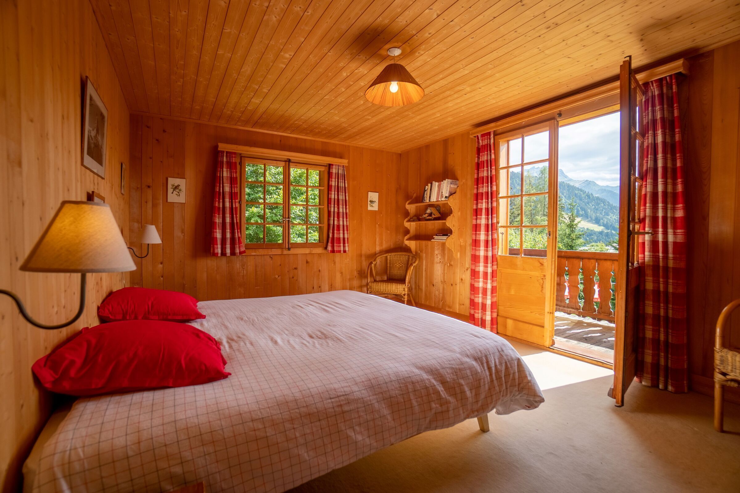 7 bedrooms, iron/ironing board, WiFi, bed sheets