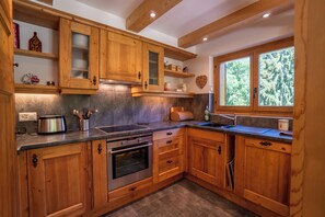 Mikrowelle, Ofen, Herdplatte, Geschirrspüler