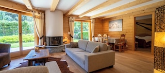 The apartment is located 800m from the Barboleuse gondolas taking you to the Gryon - Villars - Les D