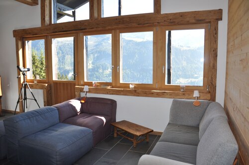Bright and spacious Chalet Taveyanne, up to 8 people, a few meters from the Villars - Gryon - Diable