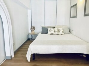 2 多间卧室、熨斗/熨衣板、WiFi、床单