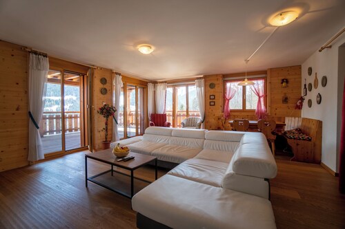 The apartment is located 150m from the Place de la Barboleuse in Gryon, close to all amenities, the