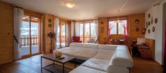 The apartment is located 150m from the Place de la Barboleuse in Gryon, close to all amenities, the