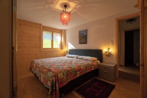 3 chambres, fer et planche à repasser, accès Internet, draps fournis