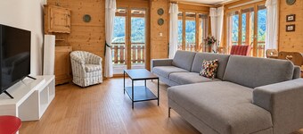 The apartment is located 150m from the Place de la Barboleuse in Gryon, close to all amenities, the