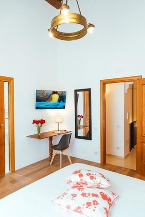 Basic Double Room | Desk, free WiFi - Relais CuoreNapoletano (Naples)