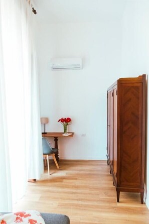 Comfort Triple Room | Desk, free WiFi - Relais CuoreNapoletano (Naples)