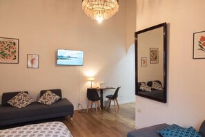 Deluxe Quadruple Room | Desk, free WiFi - Relais CuoreNapoletano (Naples)