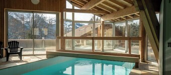 The chalet is located approx. 150 m. from the departure of the Barboleuse gondola which will take yo